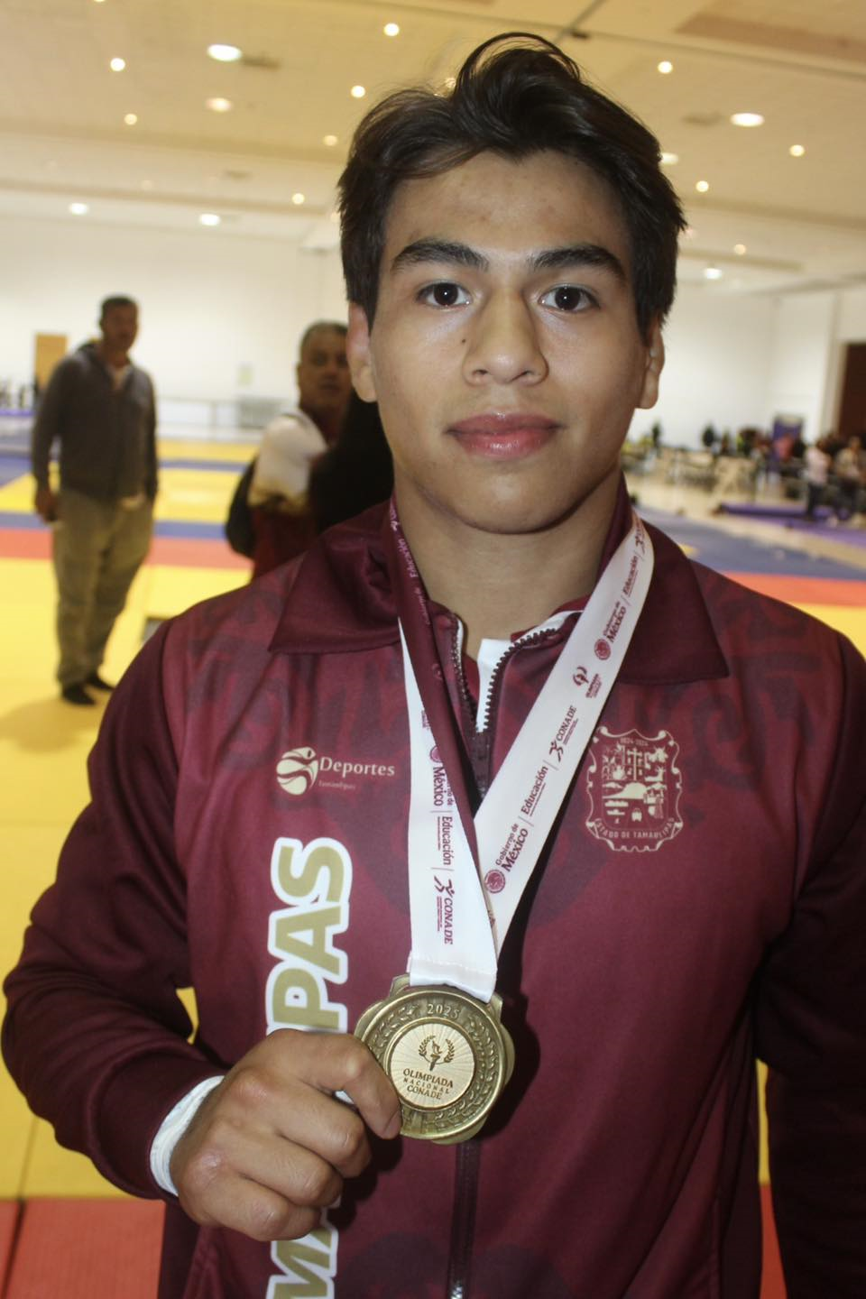 1 uat medalla de oro