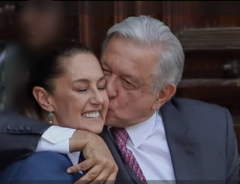 el beso de amlo a claudia